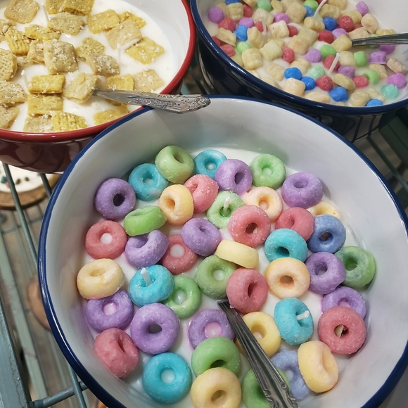 CRUNCH BERRIES 15 Ounce Handmade Cereal Bowl Candles - Picture 1 of 1